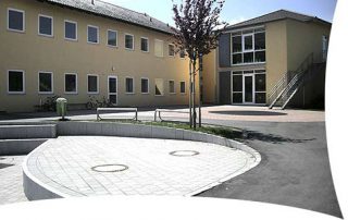 Schulhof in Alling Stöppel Garten- und Landschaftsbau GmbH